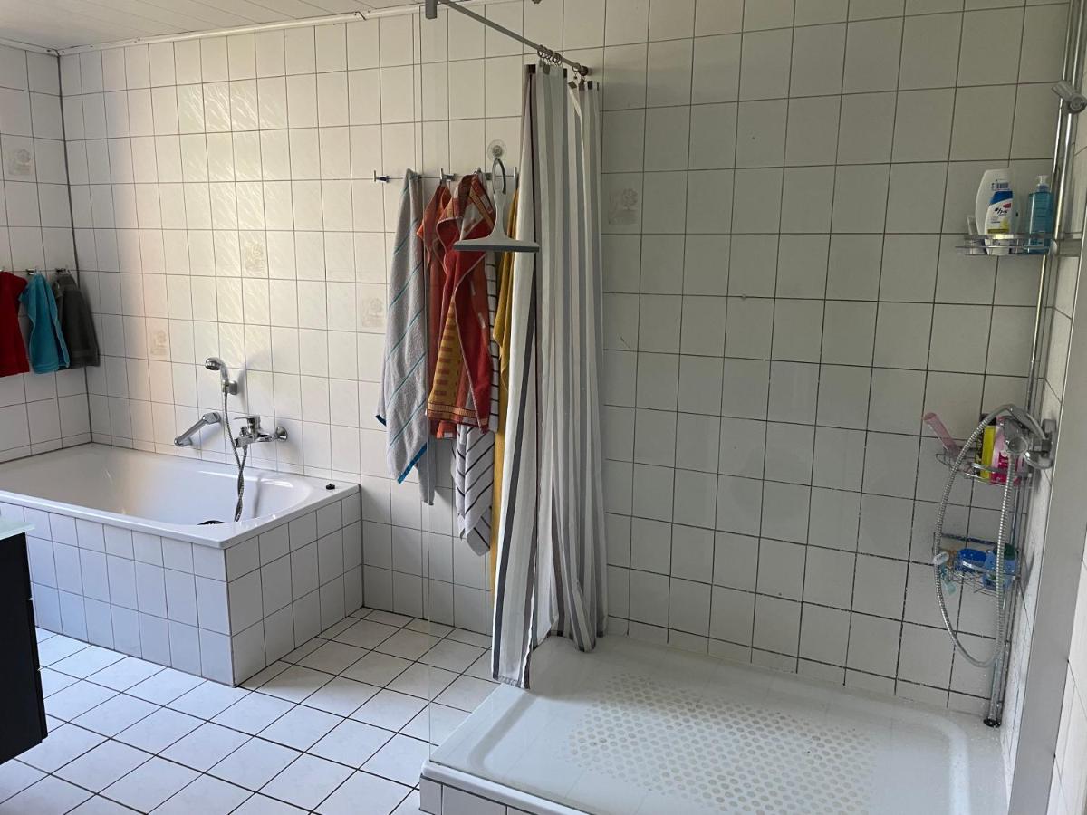 Schlafen Neben Den Kleinen Kaelbchen Im Kaelberiglu Bingum Exterior photo